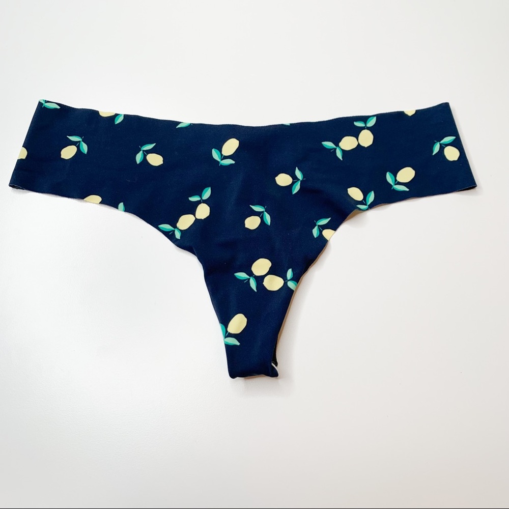 Victoria’s Secret Lemon 🍋 Pattern Thong Medium
